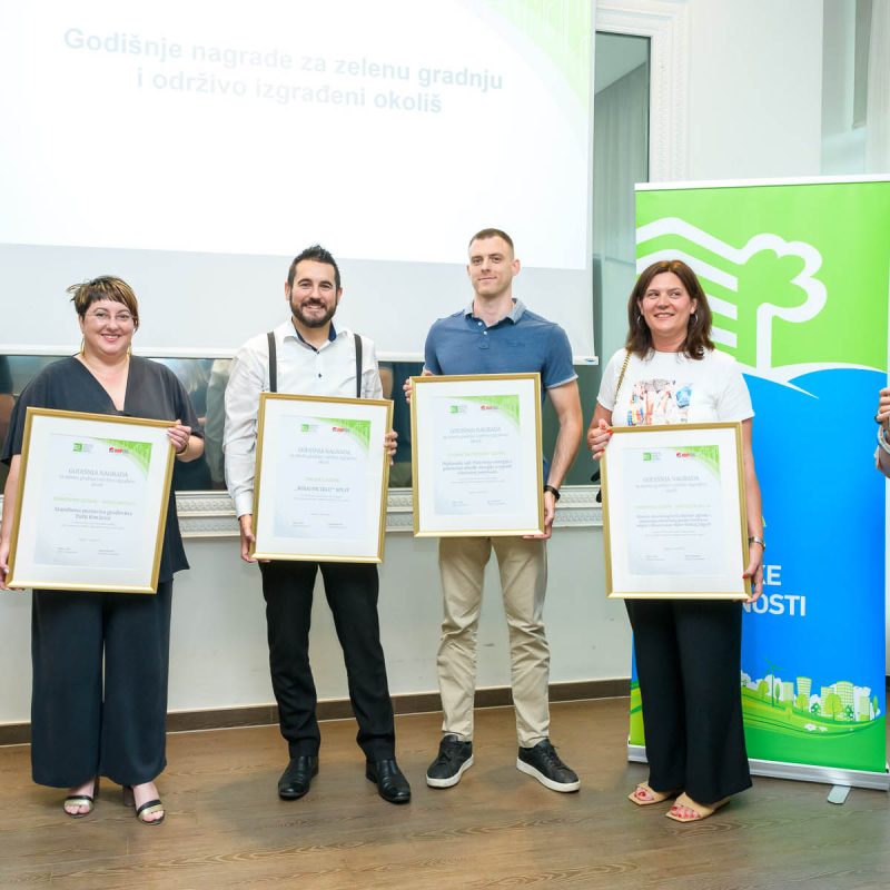 Zajednička fotografija dobitnika - Godišnje nagrade za zelenu gradnju 2023.