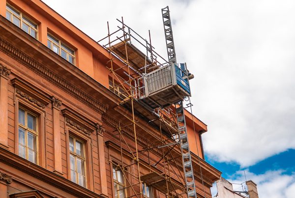 Obnova stare zgrade u centru grada